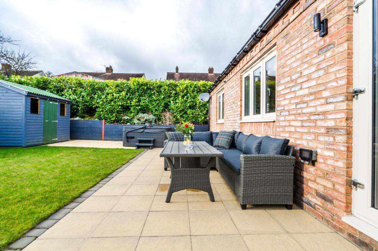 Villa Pet Friendly With A Hot Tub Hednesford Esterno foto